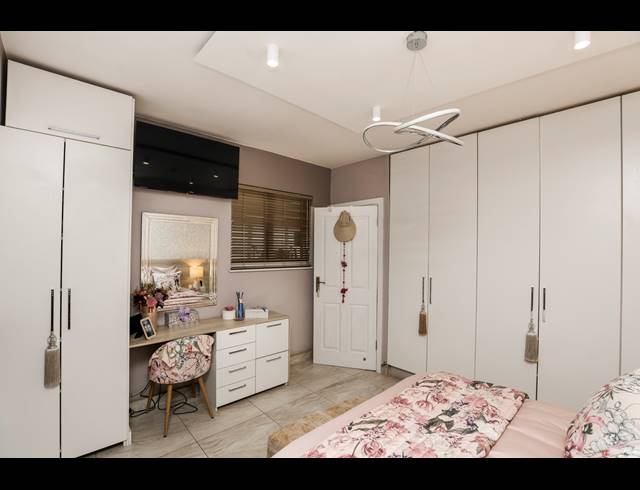 1.5 BEDROOM APARTMENT FOR SALE IN GLENWOOD